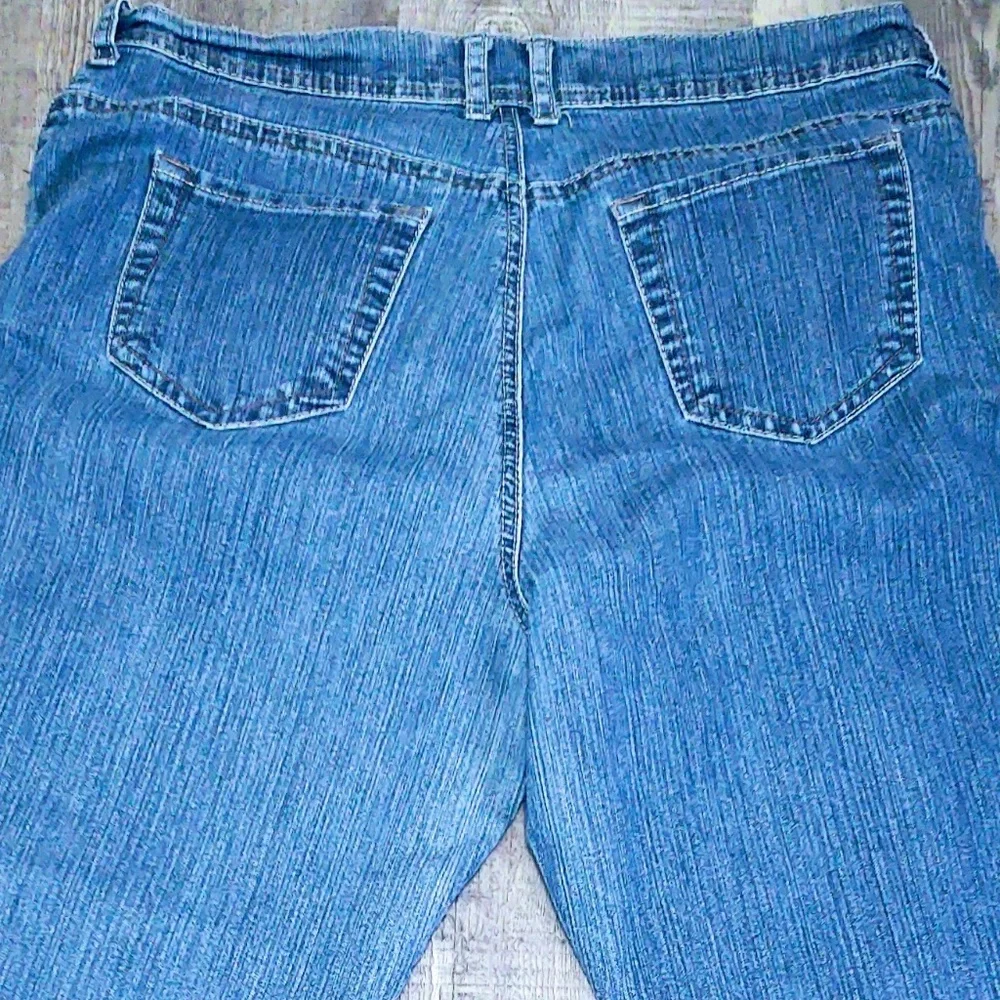 EUC GLORIA VANDERBILT MOM JEANS MADE IN EGYPT LIGHT TO MEDIUM WASH 5 POCKET 16 - Picture 3 of 10